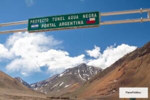 Tuneladora gigante para construcción de túnel en la Cordillera de los Andes