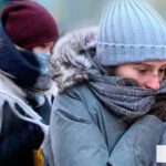 Termómetro marcando bajas temperaturas en día de helada invernal