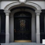 Revelan detalles de la puerta blindada del departamento de Cristina Kirchner allanado en 2018