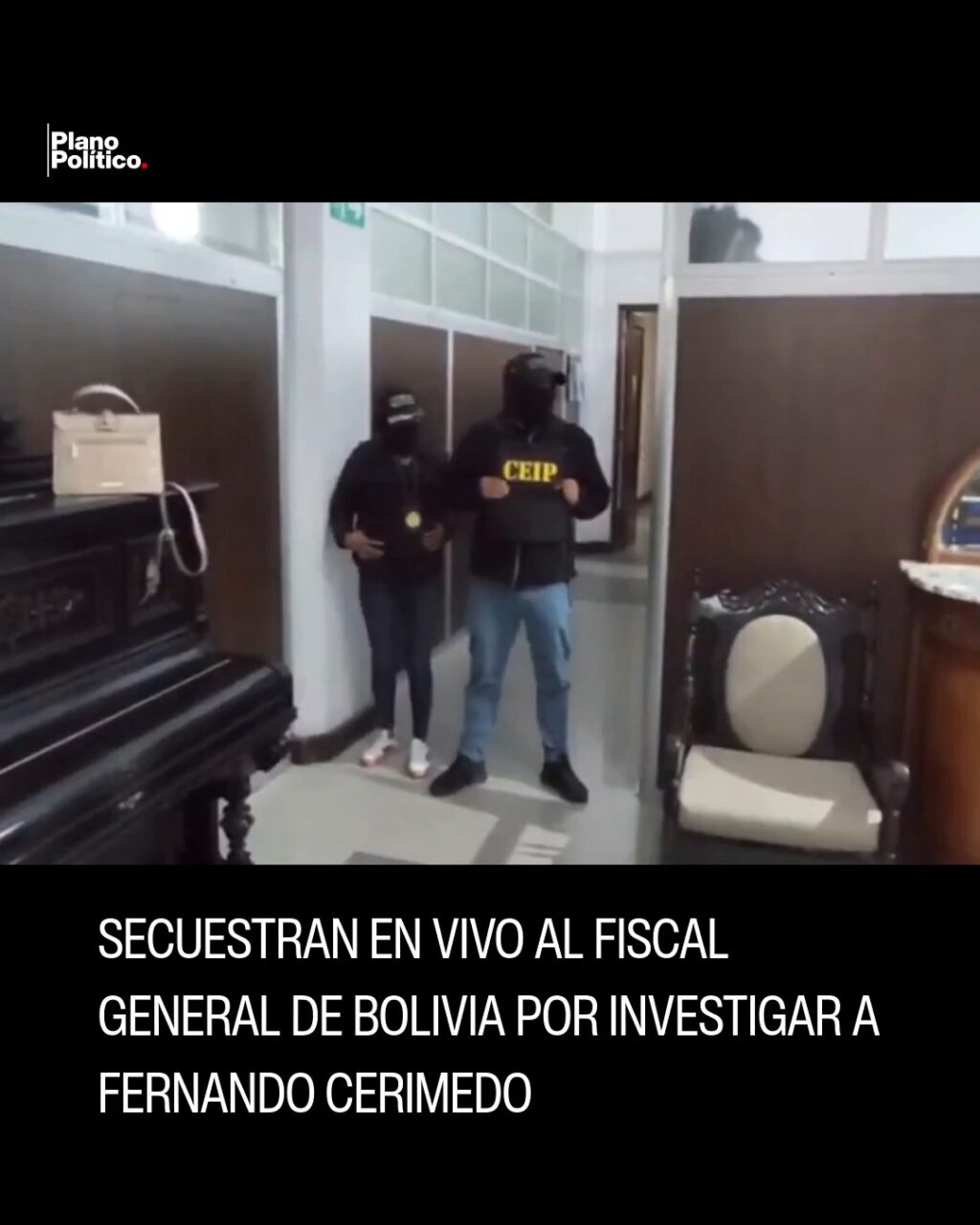 Agentes policiales bolivianos durante la detención del fiscal Roger Mariaca en operativo cuestionado