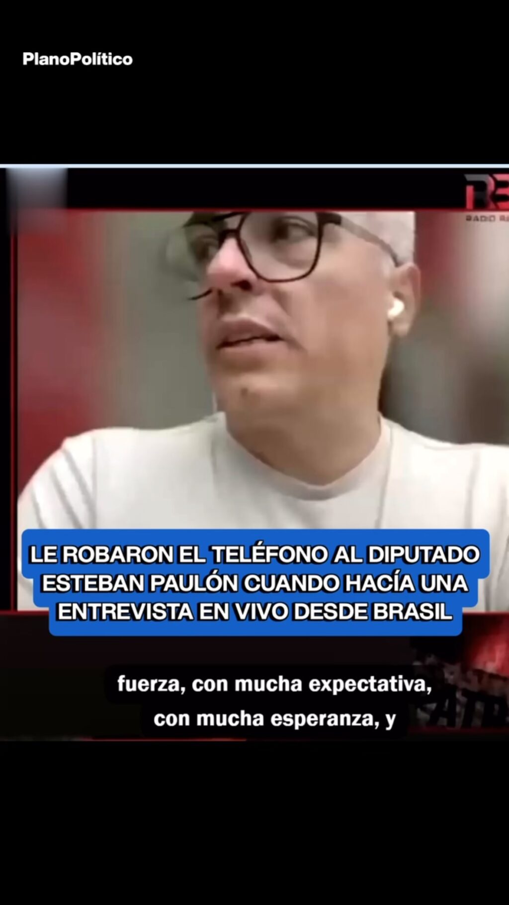 Diputado siendo asaltado en la vía pública durante entrevista filmada