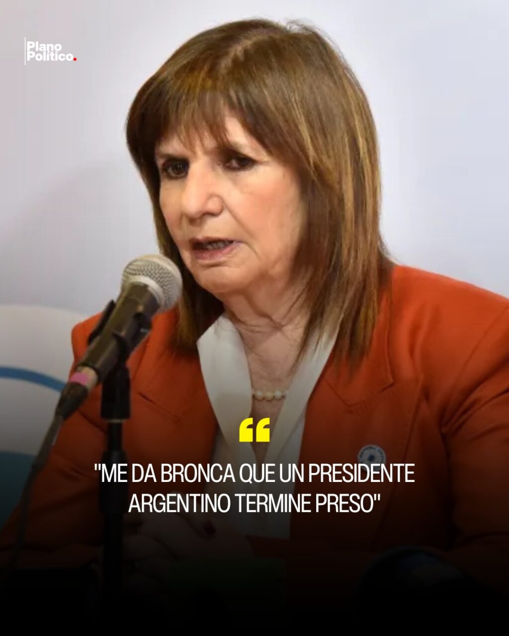 Patricia Bullrich durante una entrevista o conferencia de prensa