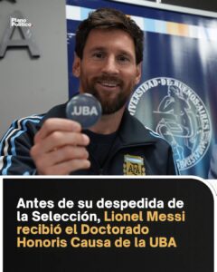 Lionel Messi recibiendo reconocimiento de autoridades de la Universidad de Buenos Aires