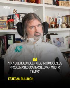 Esteban Bullrich en un evento público hablando sobre educación y política educativa nacional