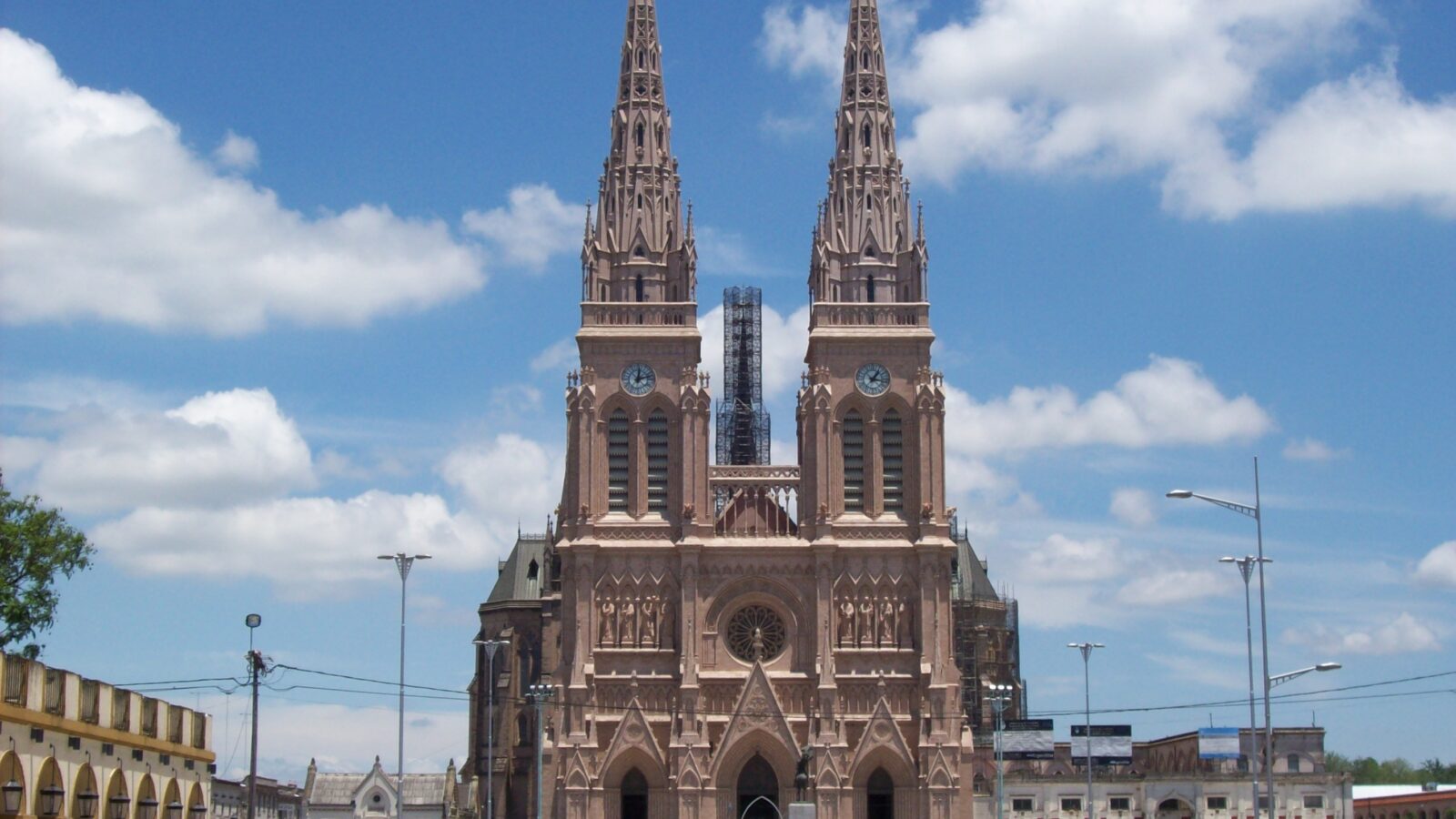 Frente de la Basílica de Nuestra Señora de Luján