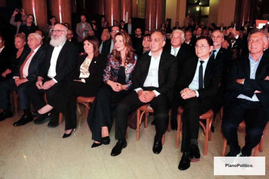 Ceremonia de entrega de premios empresariales con ejecutivos y políticos argentinos