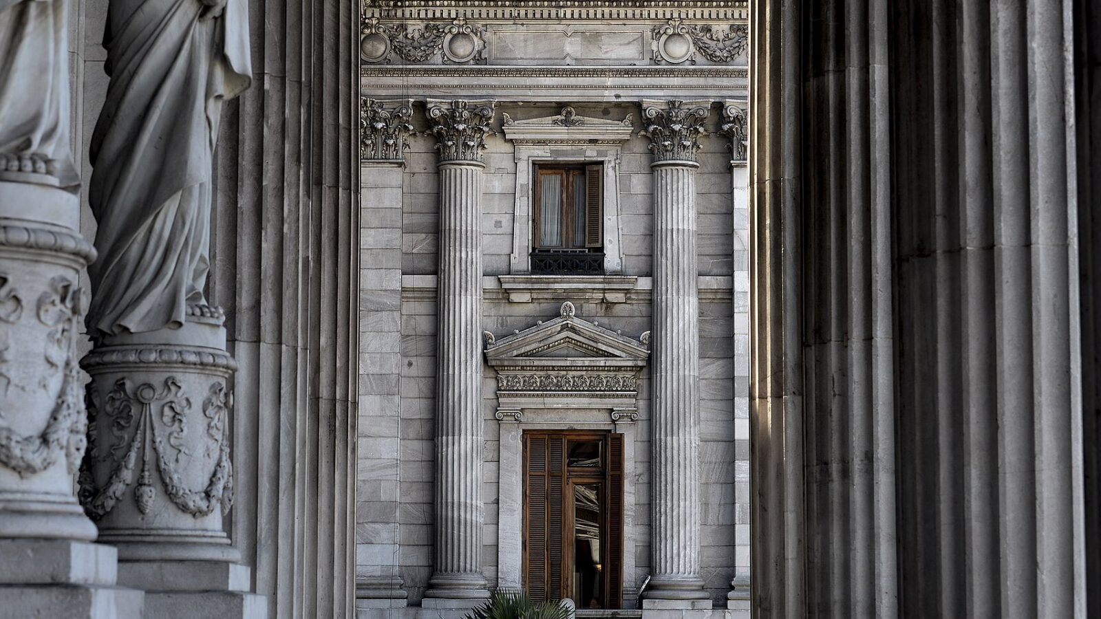 Pórtico de columnas griegas del Palacio del Congreso de la Nación Argentina