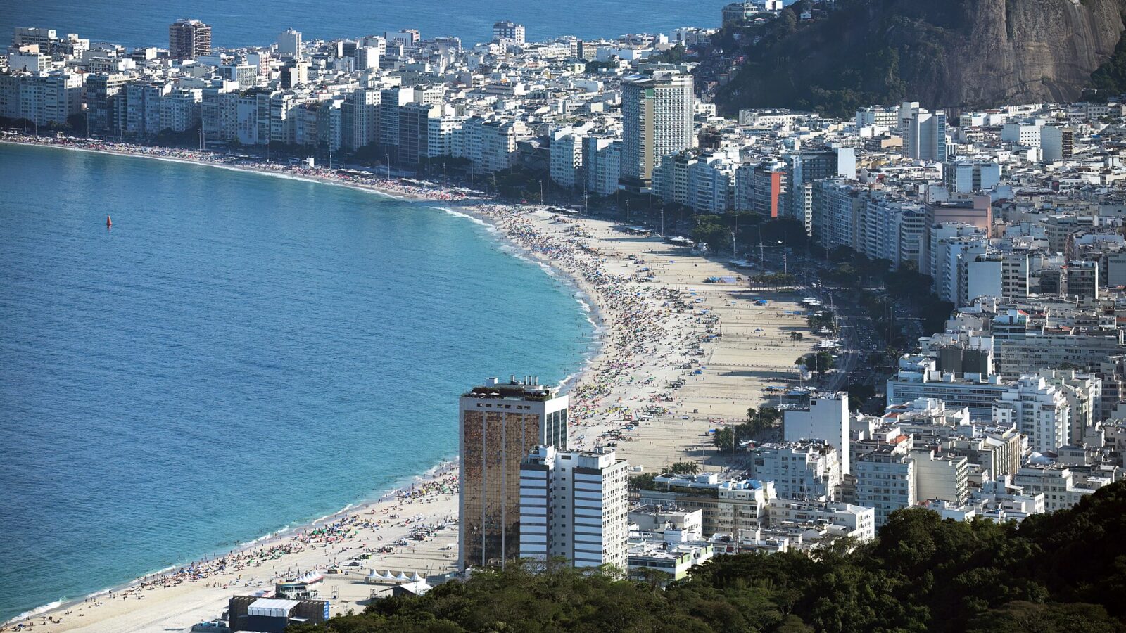 Vista de la playa de Copacabana y la costa de Río de Janeiro