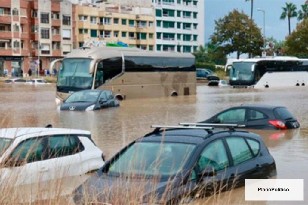 Calles inundadas en Barcelona tras las intensas precipitaciones del temporal