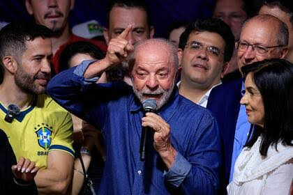 Lula criticó la salida de Flávio Bolsonaro: «Brasil es su segunda patria»