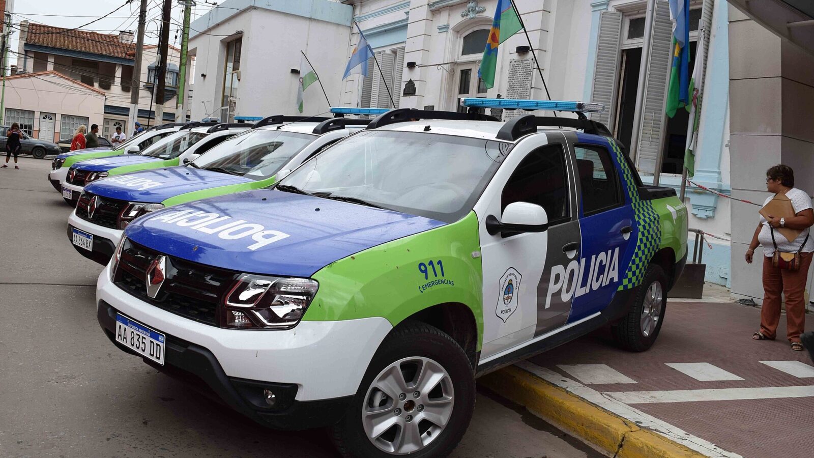 Patrullero de la Policía Bonaerense estacionado en la vía pública
